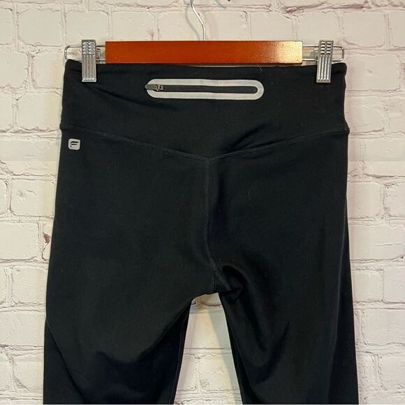 Fabletics Black Capris size small - Picture 3 of 6